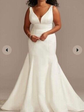 DB Studio Plunge Mermaid Trumpet‎ Wedding Dress Satin Ivory Size 10